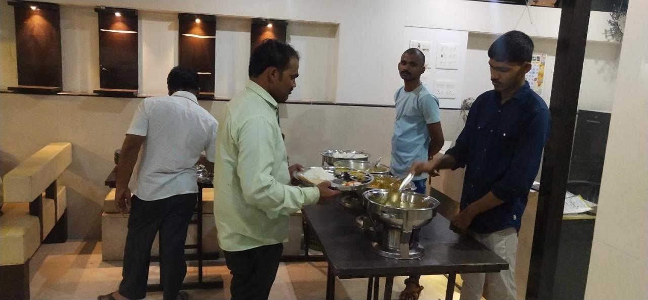 City Palace Hotel होटल सिटी पैलेस Nashik Eksteriør billede