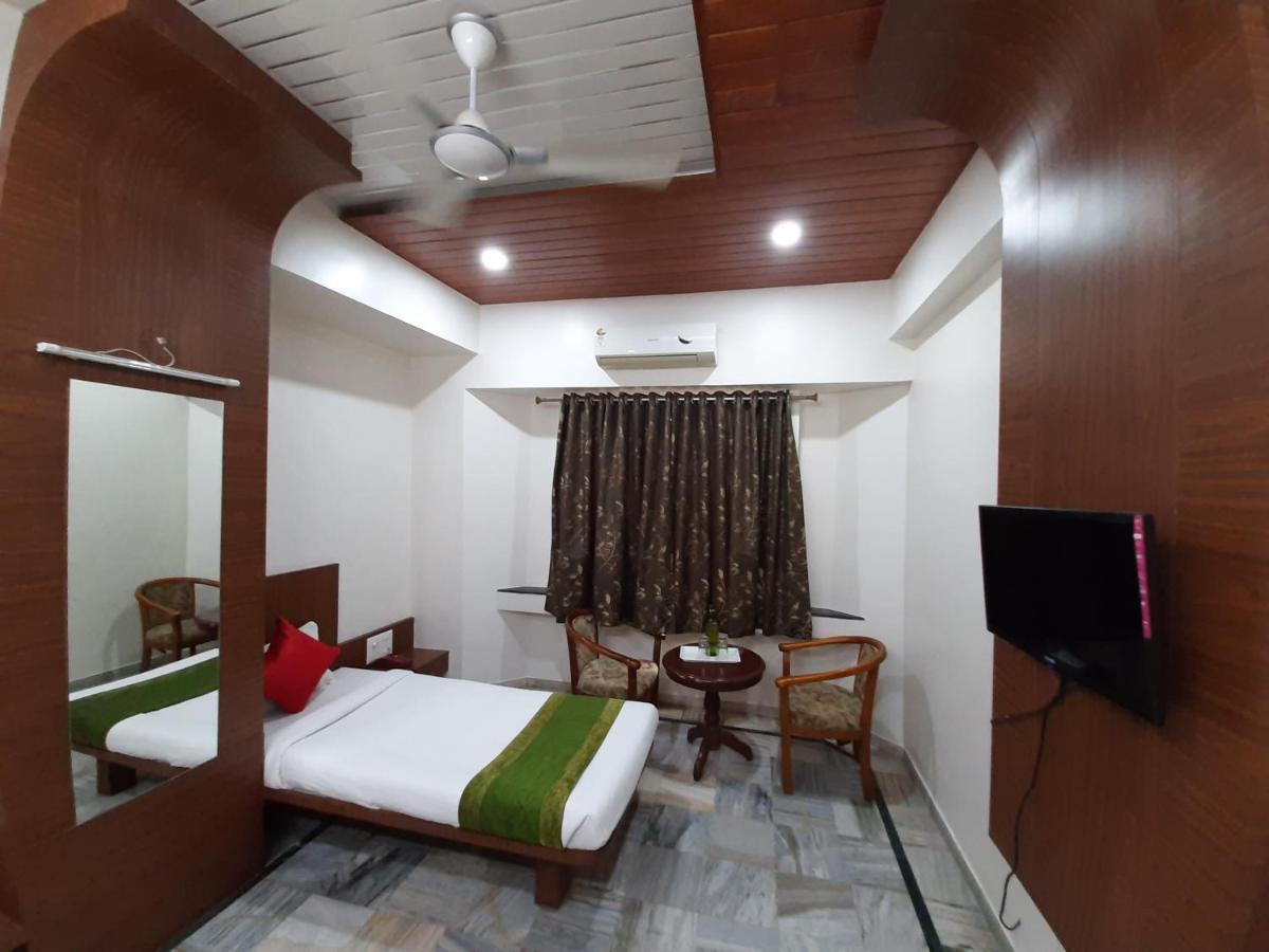 City Palace Hotel होटल सिटी पैलेस Nashik Eksteriør billede