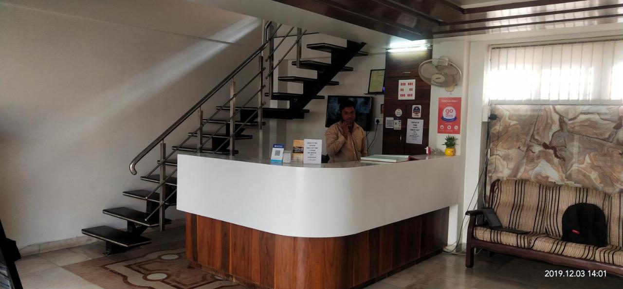 City Palace Hotel होटल सिटी पैलेस Nashik Eksteriør billede